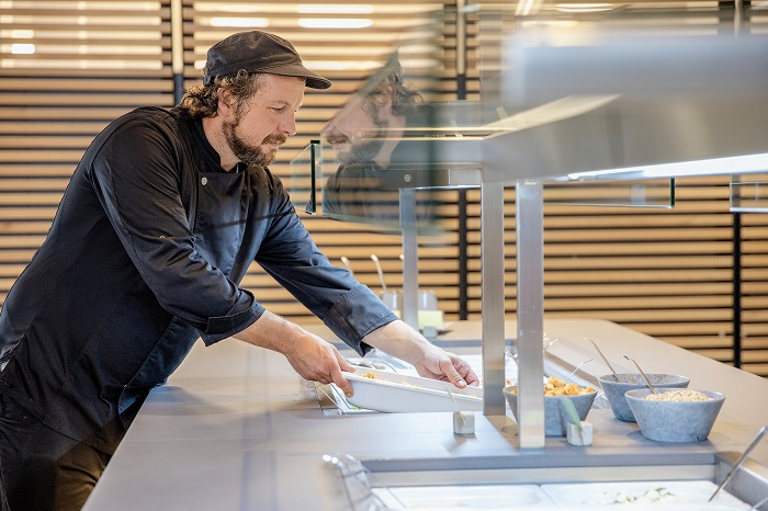 Gemeinsames Kochen in der Lehrküche. Gemeinsames Kochen in der Lehrküche.